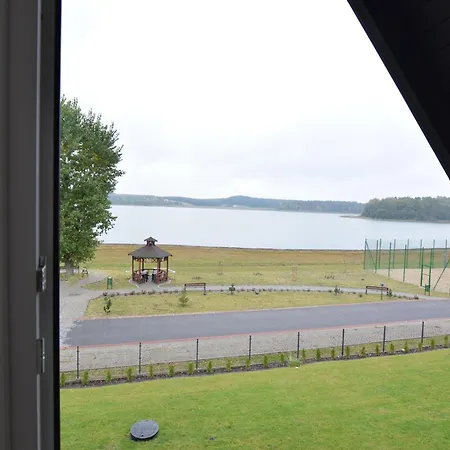 By Kiedrowickie With Boat Access Holiday home Kiedrowice