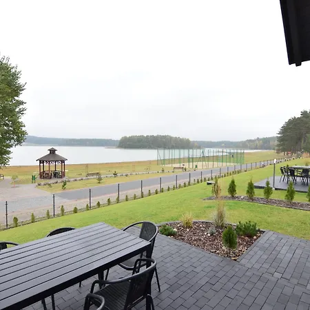 By Kiedrowickie With Boat Access Holiday home Kiedrowice