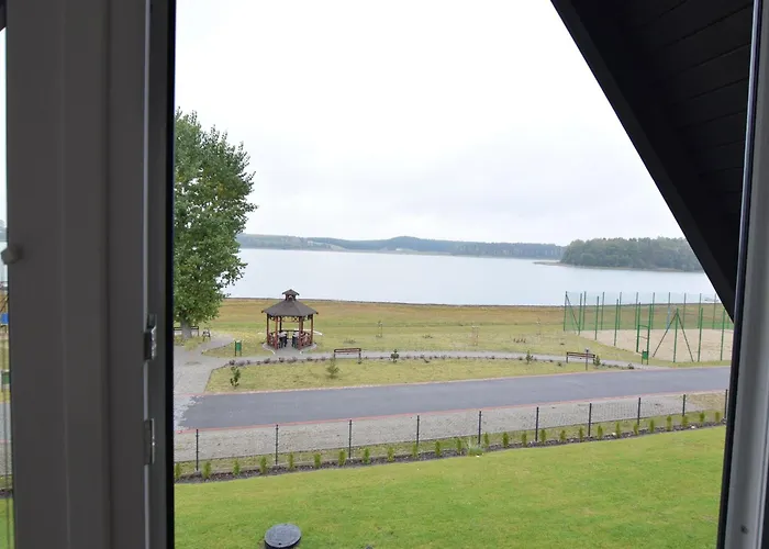 By Kiedrowickie With Boat Access Дом отдыха Kiedrowice