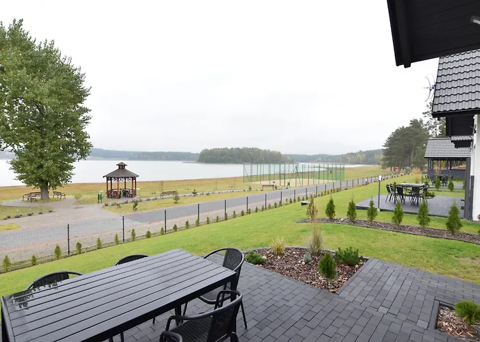 By Kiedrowickie With Boat Access Дом отдыха Kiedrowice